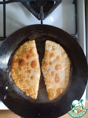 Чебуреки почти по ГОСТУ Чебуреки почти по ГОСТУ