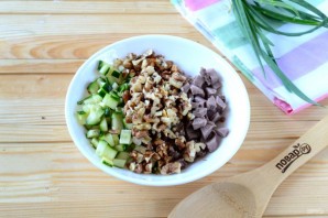 Салат из говяжьего языка и огурцов Салат из говяжьего языка и огурцов