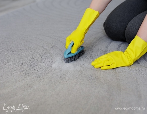 Как после химчистки: найден способ быстро и без затрат почистить ковер в домашних условиях