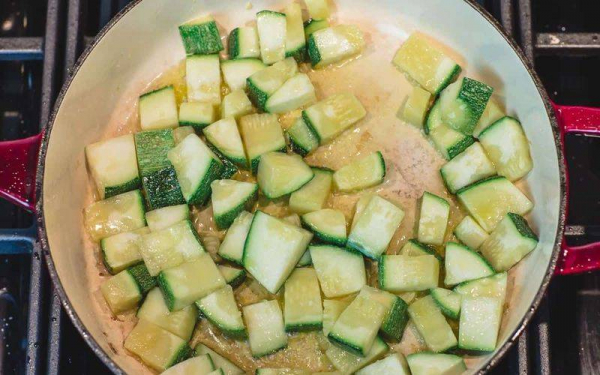 Кабачки на сковороде — 6 рецептов приготовления быстрых и вкусных молодых кабачков
Кабачки на сковороде — 6 рецептов приготовления быстрых и вкусных молодых кабачков