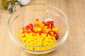 Салат с тунцом и красной фасолью Салат с тунцом и красной фасолью