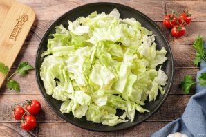 Салат "Цезарь" с креветками классический простой