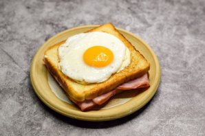 Сэндвич "Крок-мадам" Сэндвич "Крок-мадам"