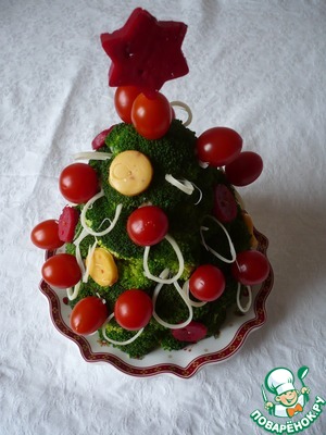 Елка из овощей и тунца