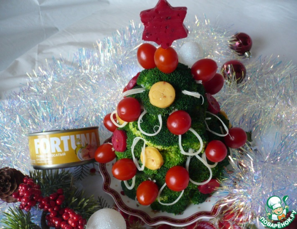 Елка из овощей и тунца