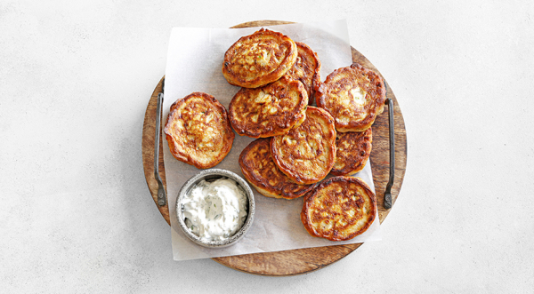 Оладьи с колбасой и сыром, пошаговый рецепт с фото на 890 ккал Оладьи с колбасой и сыром, пошаговый рецепт с фото на 890 ккал