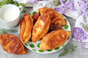 Пирожки жареные во фритюре с мясом Пирожки жареные во фритюре с мясом