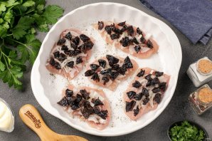 Курица с черносливом в духовке Курица с черносливом в духовке