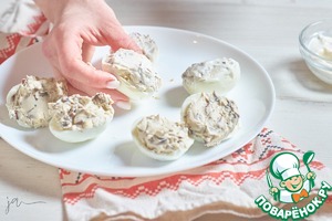 Фаршированные яйца с сыром