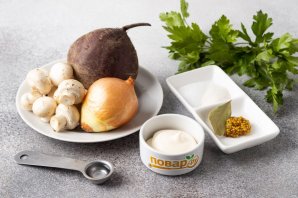 Салат со свеклой и маринованным луком Салат со свеклой и маринованным луком