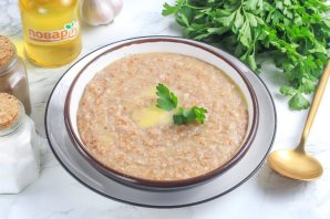 Пшеничная каша на воде в кастрюле Пшеничная каша на воде в кастрюле