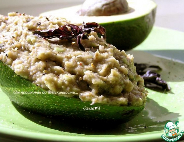 Грибной соус-дип с авокадо и базиликом