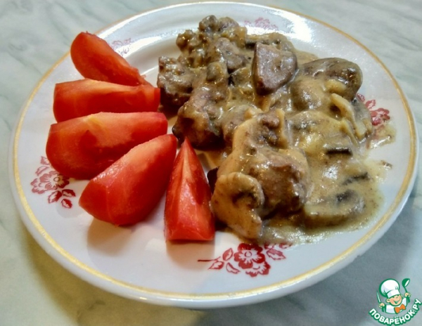 Куриная печень с грибами и сметаной Куриная печень с грибами и сметаной