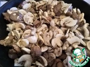 Куриная печень с грибами и сметаной Куриная печень с грибами и сметаной