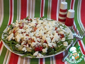 Острый салат с ананасом и фетой Острый салат с ананасом и фетой