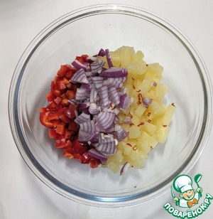 Острый салат с ананасом и фетой Острый салат с ананасом и фетой