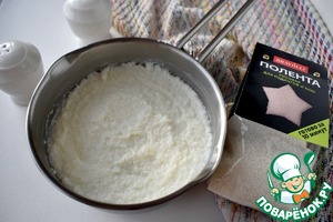 Полента на завтрак с сыром и яйцом