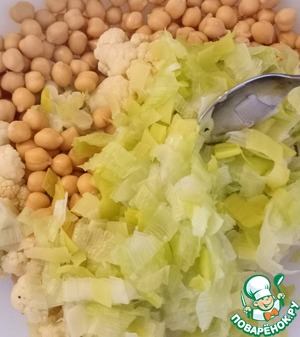 Салат из цветной капусты и нута