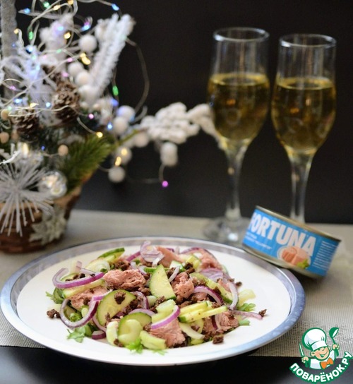 Салат из тунца с ржаными крошками Салат из тунца с ржаными крошками