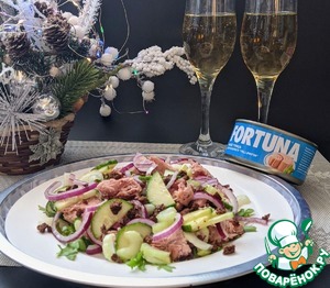 Салат из тунца с ржаными крошками Салат из тунца с ржаными крошками