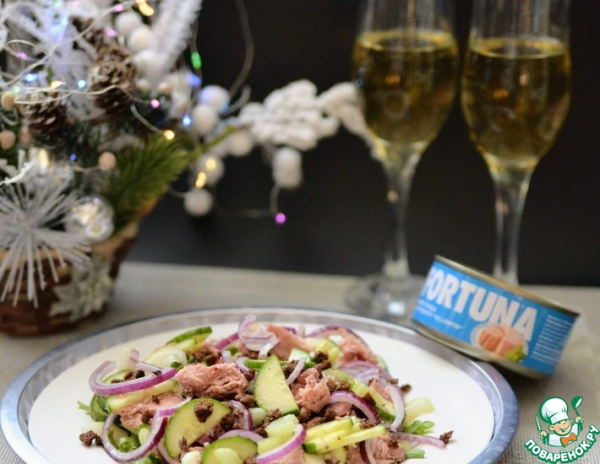 Салат из тунца с ржаными крошками Салат из тунца с ржаными крошками