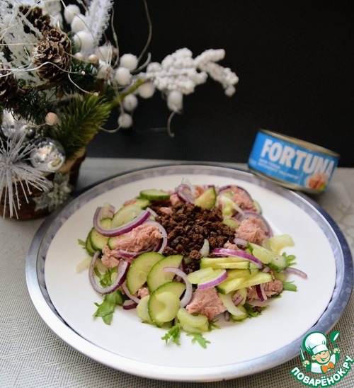 Салат из тунца с ржаными крошками Салат из тунца с ржаными крошками