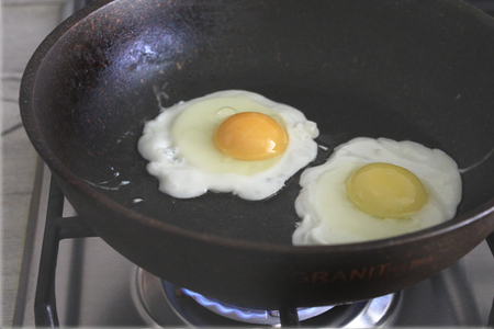 Стейк, замаринованный в майонезном #махеевъ маринаде, с яйцом Стейк, замаринованный в майонезном #махеевъ маринаде, с яйцом