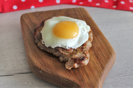 Стейк, замаринованный в майонезном #махеевъ маринаде, с яйцом Стейк, замаринованный в майонезном #махеевъ маринаде, с яйцом