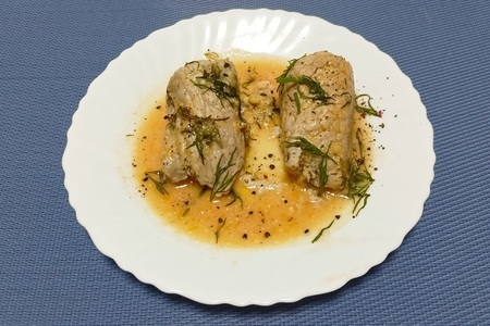 Тушеные свиные рулеты с сыром  — рецепт для мультиварки