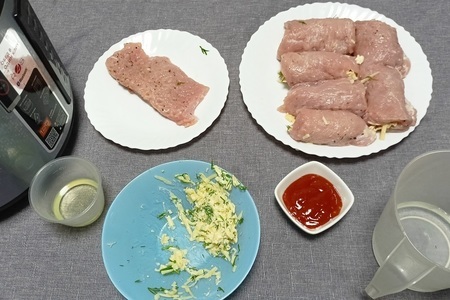 Тушеные свиные рулеты с сыром  — рецепт для мультиварки