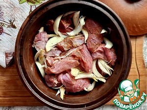 Запечённая пряная индейка с молодой капустой